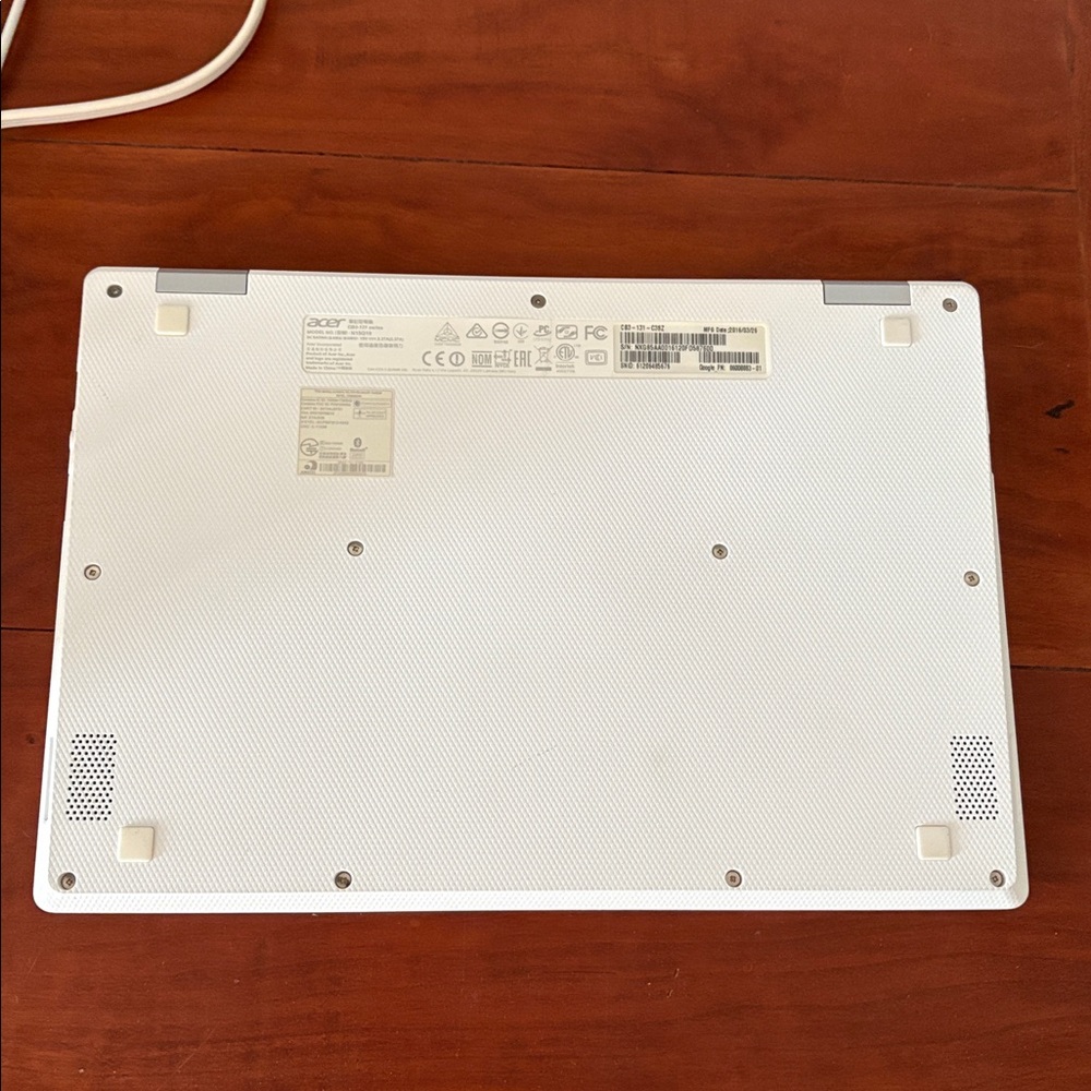 Acer Chromebook Laptop Computer White like new - Picture 6 of 6